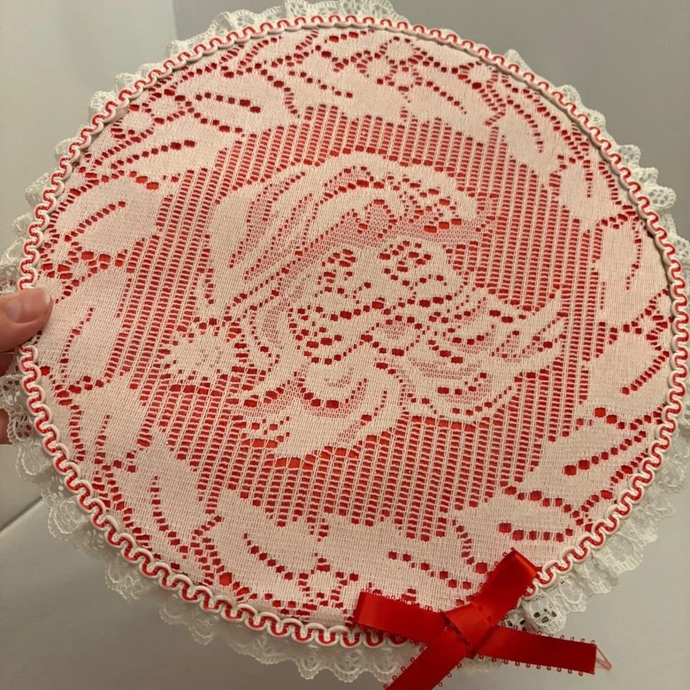 1980s Holiday Red White Lace Round‎ Doily Wooden 11